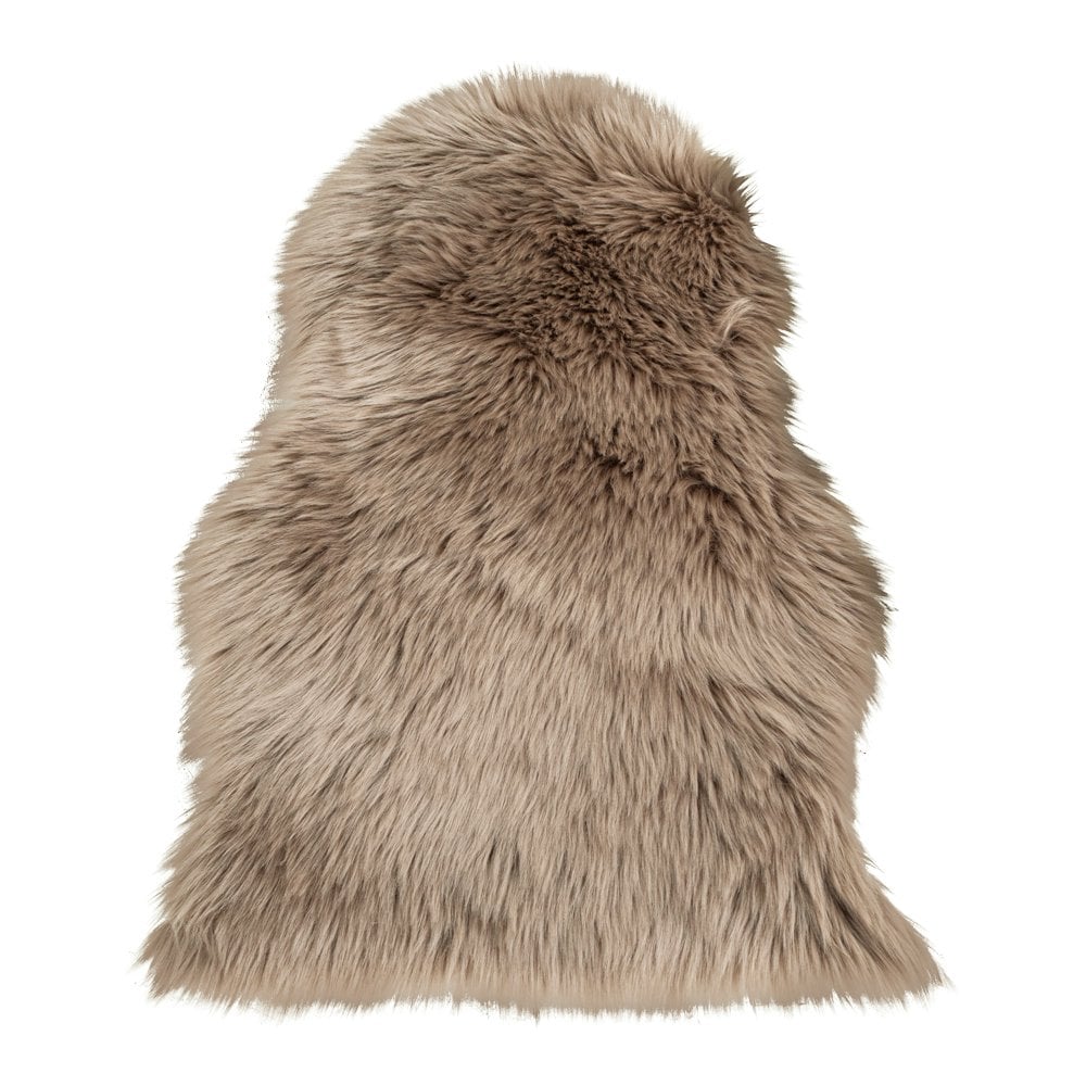Tapis en fausse peau d'agneau marron clair, texture douce et moelleuse
