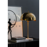 Ambiance chaleureuse créée par la lampe de table Waved Dome