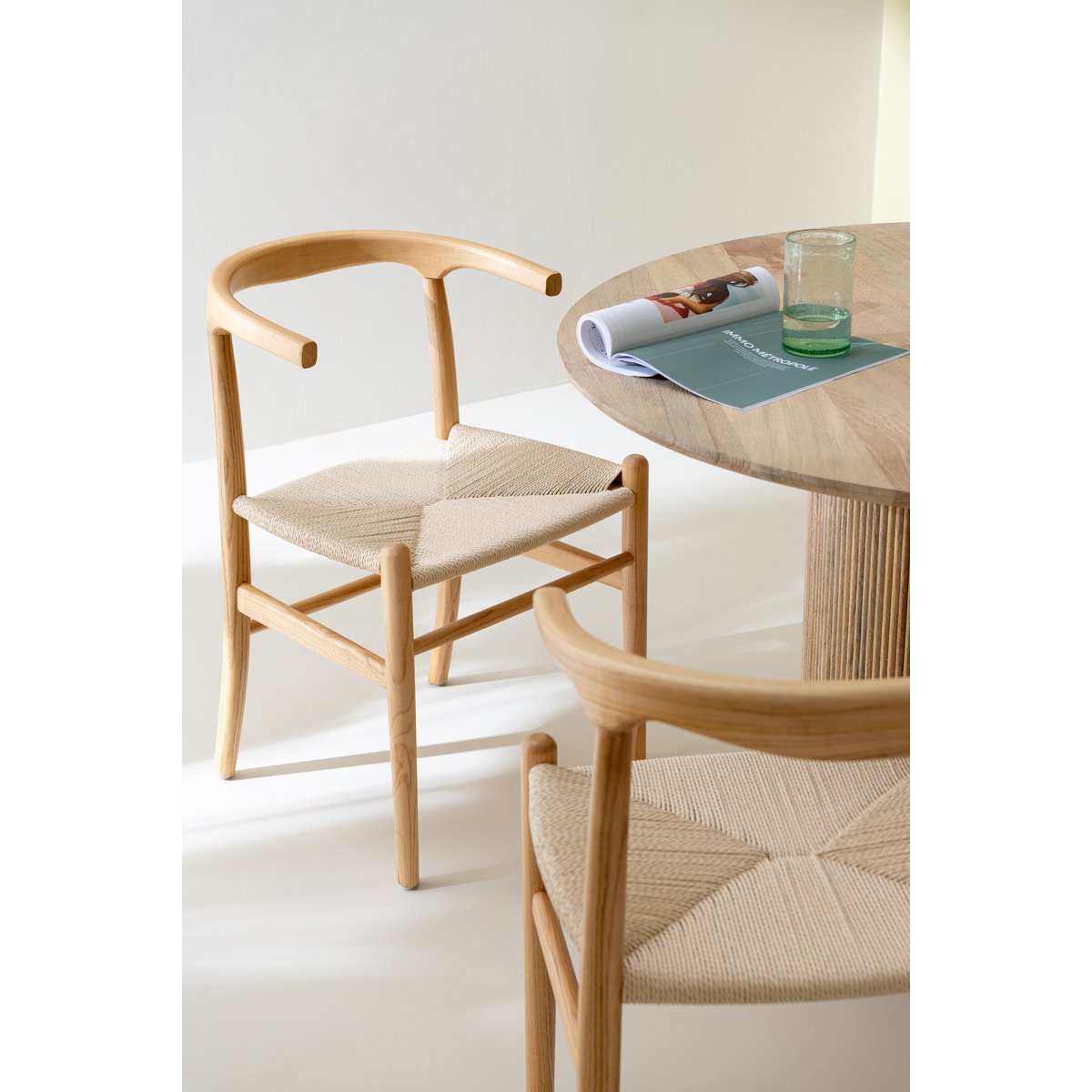 Chaise J-Line Toon sur un sol en bois - harmonie des matériaux