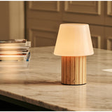 Lampe à poser rechargeable en bois marron clair