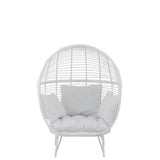 Chaise longue J-Line Ovale en acier blanc sur fond de jardin