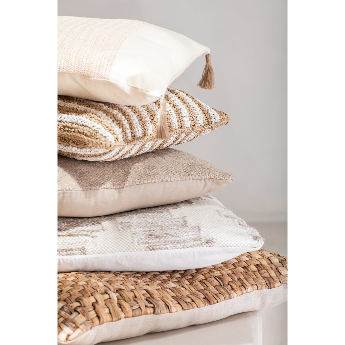 Détail du motif bohème du coussin J-Line Square