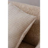 Vue rapprochée du coussin J-Line en coton gris, mettant en avant les coutures