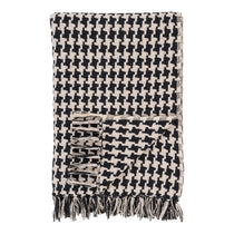 Plaid noir et beige en coton recyclé sur canapé