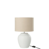 Lampe J-Line Meli + Hood allumée, créant une ambiance chaleureuse