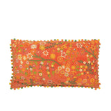 Coussin décoratif J-Line orange, en situation dans un salon moderne