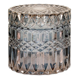 Détails des motifs de feuilles sur le pot en verre