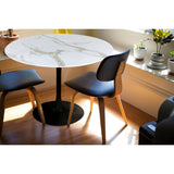 Détail du plateau en verre marbré de la table ronde