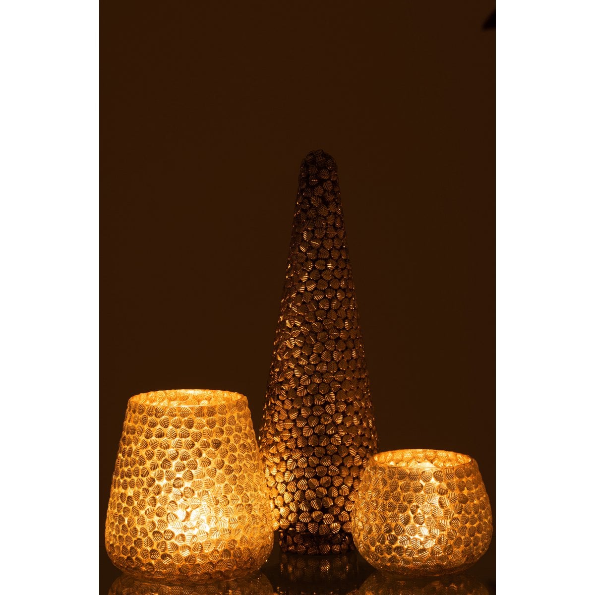 Sapin de Noël en verre argenté J-Line, intégré dans un décor moderne