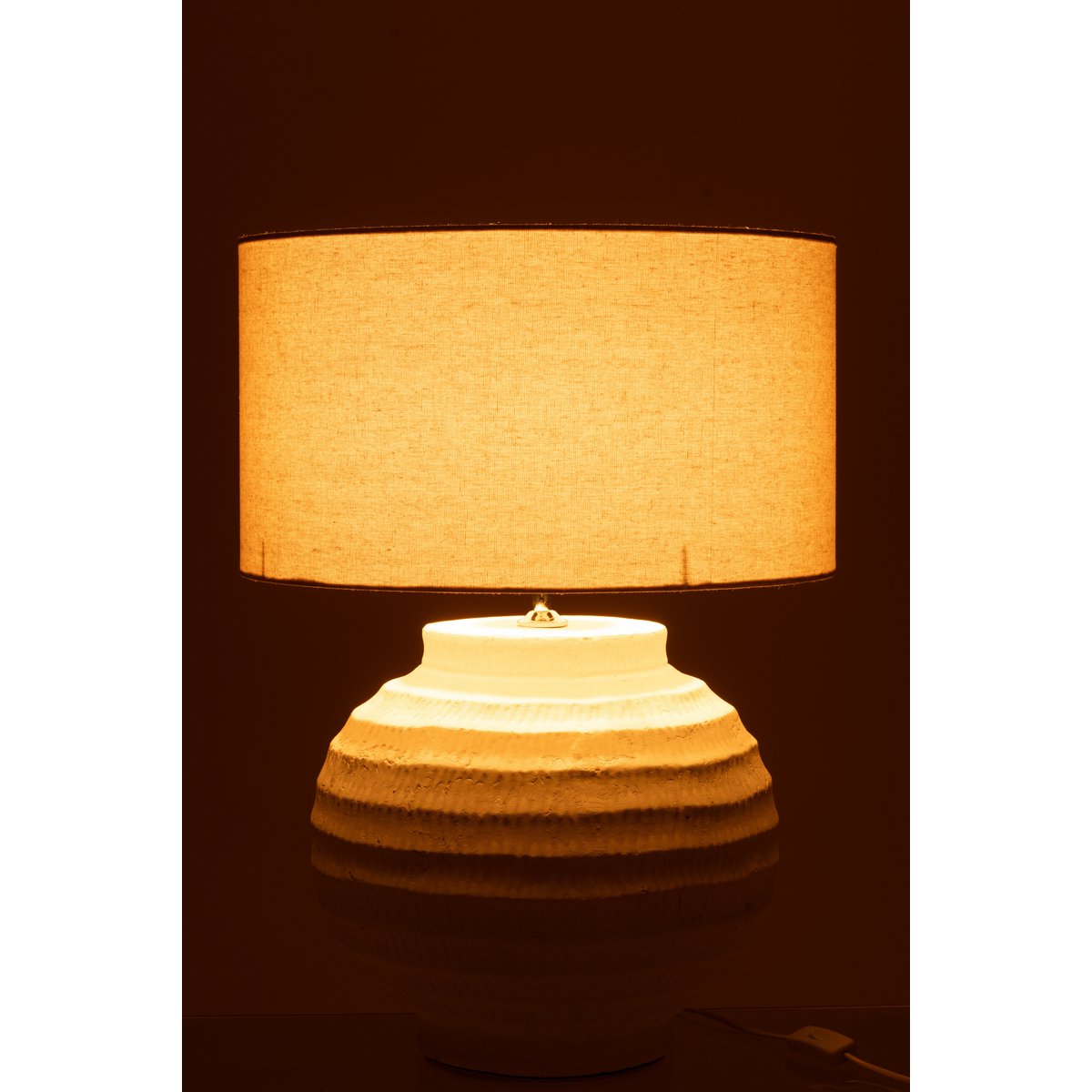 Détail de la finition en céramique de la lampe J-Line