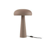Lampe de table J-Line taupe sur une table de nuit, ambiance cosy
