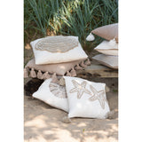 Coussin J-Line Étoile de mer sur un canapé élégant