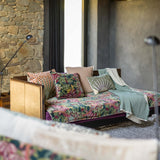 Coussin Emilio Cuivre, mise en scène dans un intérieur stylé