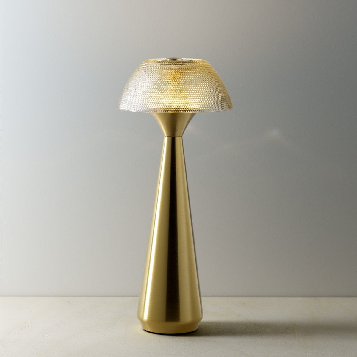 Détail de la lampe Mushlampio montrant son variateur de lumière