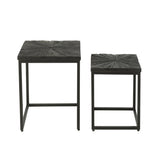 Vue rapprochée du pied en fer de la table Shanil