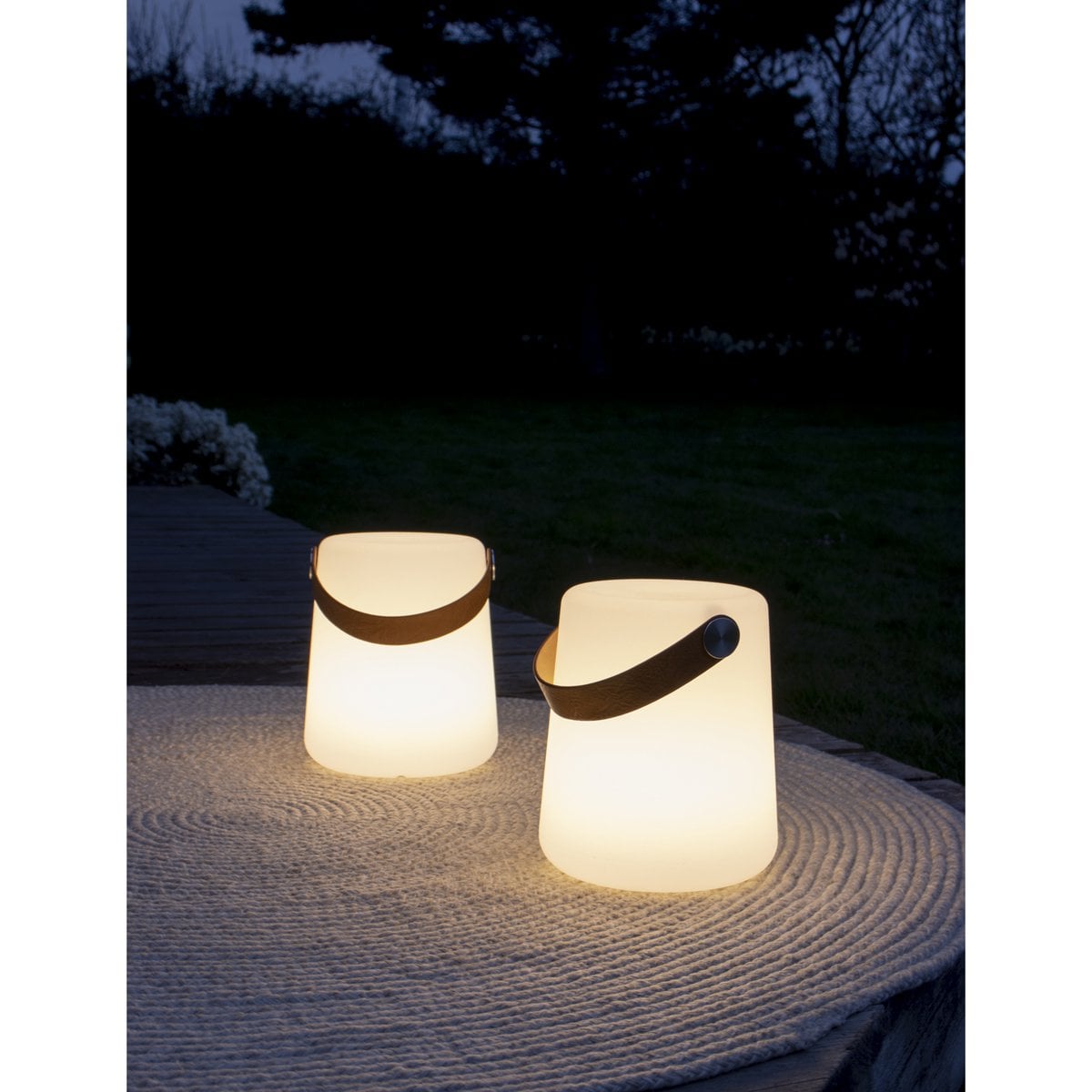 Lampe LED Bristol blanche avec sangle de transport, design moderne