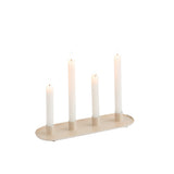 Détail du bougeoir J-Line en métal beige, design minimaliste