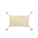 Coussin J-Line sur un canapé moderne - décoration intérieure