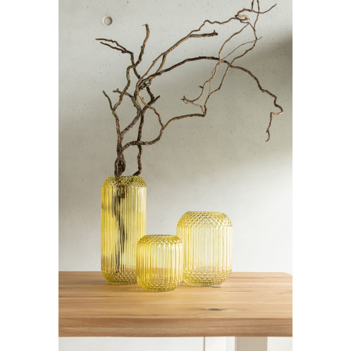 Vase J-Line, détail de la base et de la couleur jaune