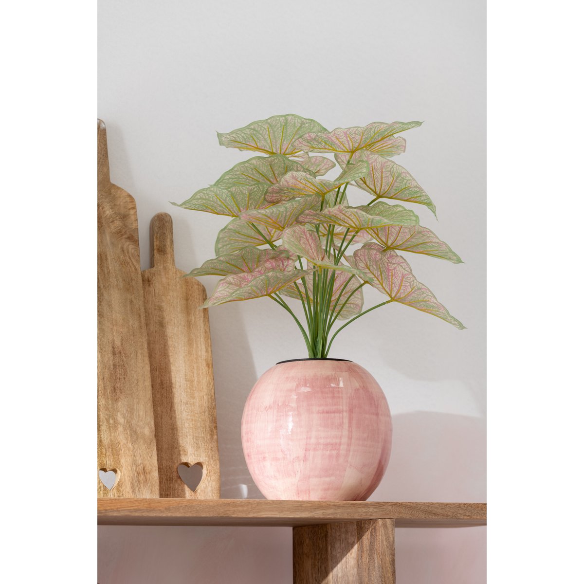 Détail du pot de fleurs Liline J-Line, finition artisanale