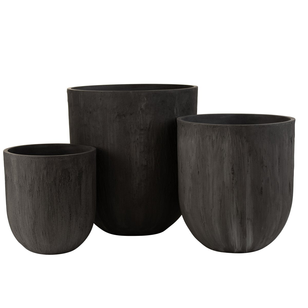 Vase J-Line noir, mise en scène extérieure avec plantes
