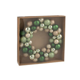 Détail de la couronne de Noël J-Line, matériaux et couleurs