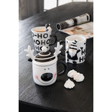 Ambiance de table avec le mug Renne J-Line, parfait pour le café ou le thé.