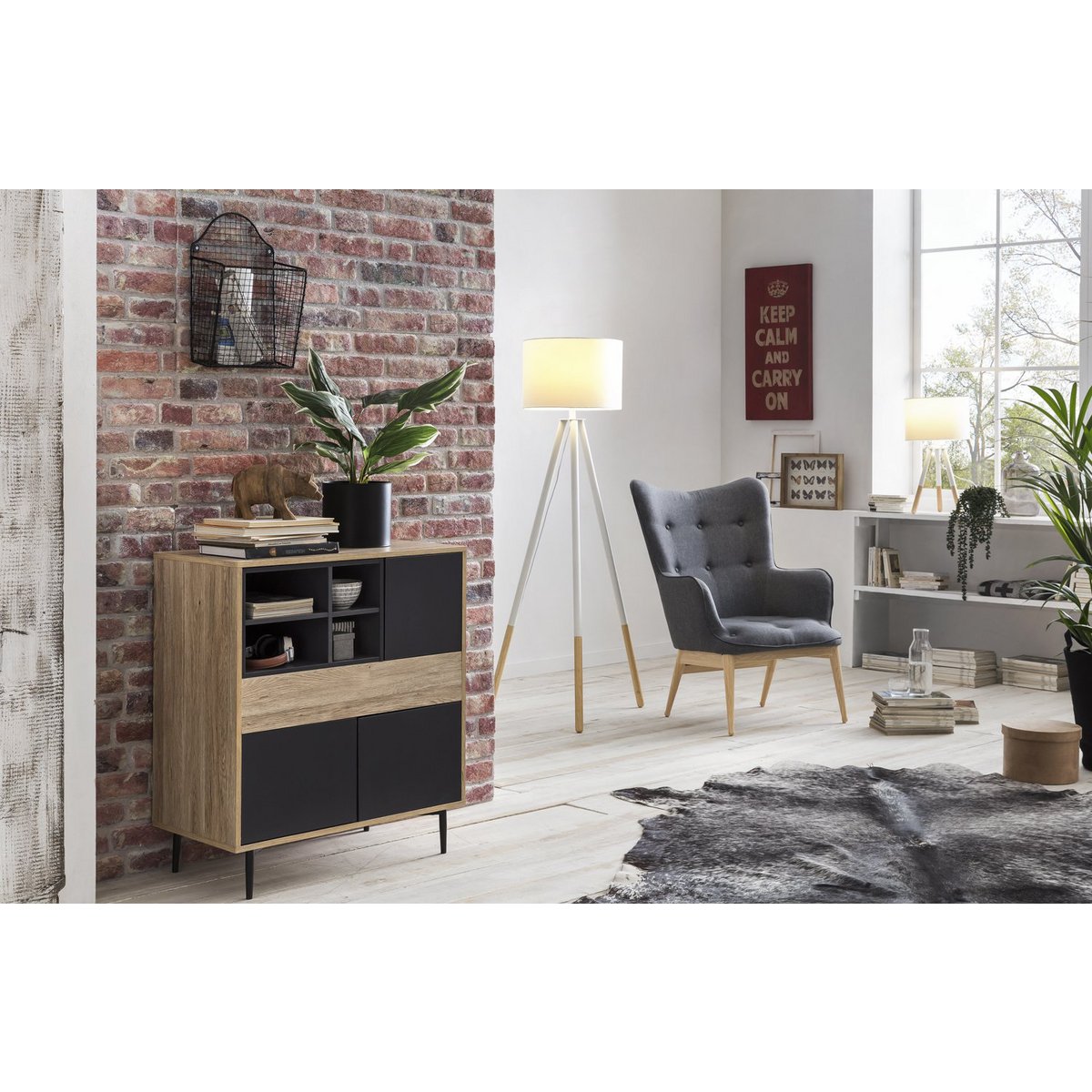 Commode avec tiroirs ouverts, style moderne
