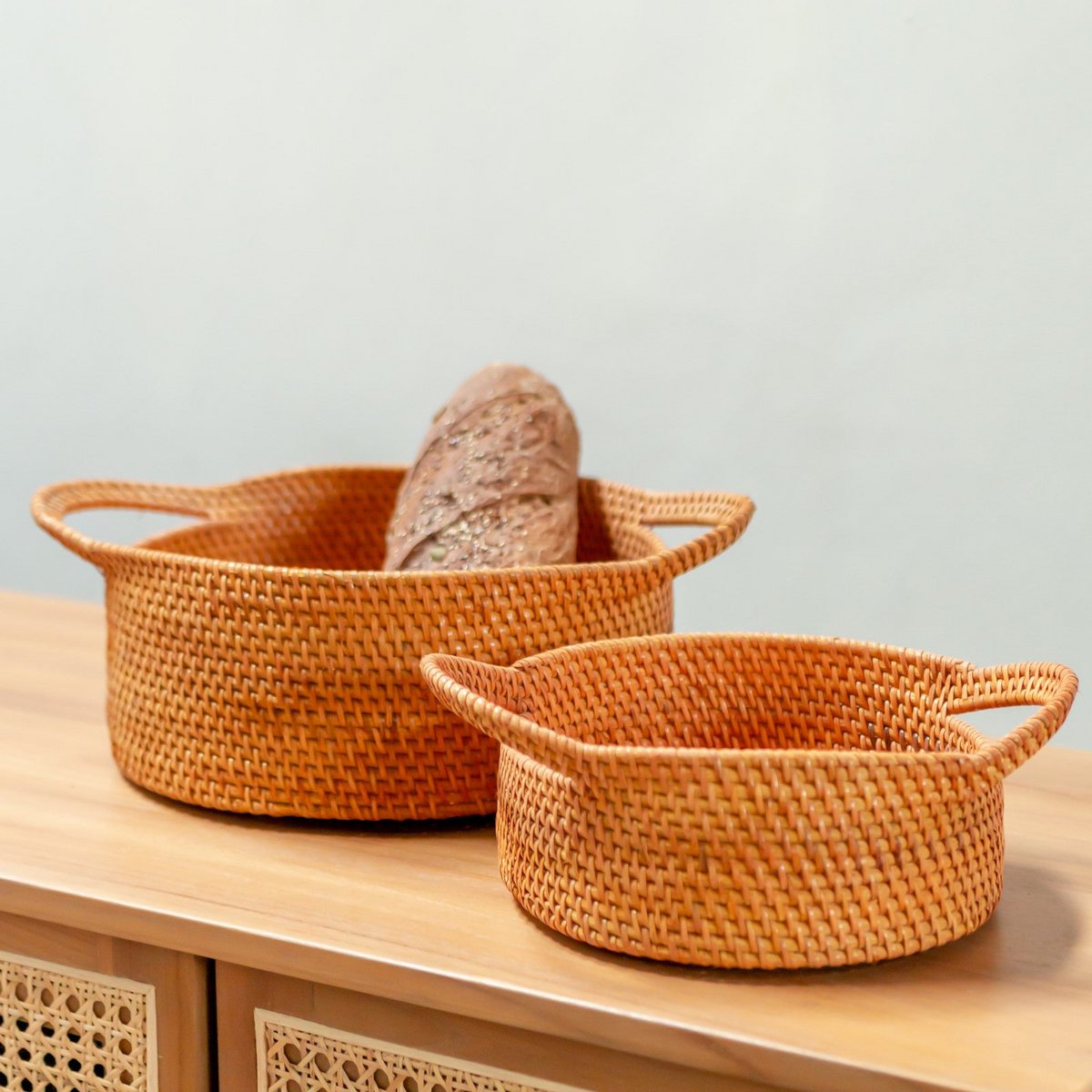 Petit panier de rangement en rotin SUWARI, vue de face
