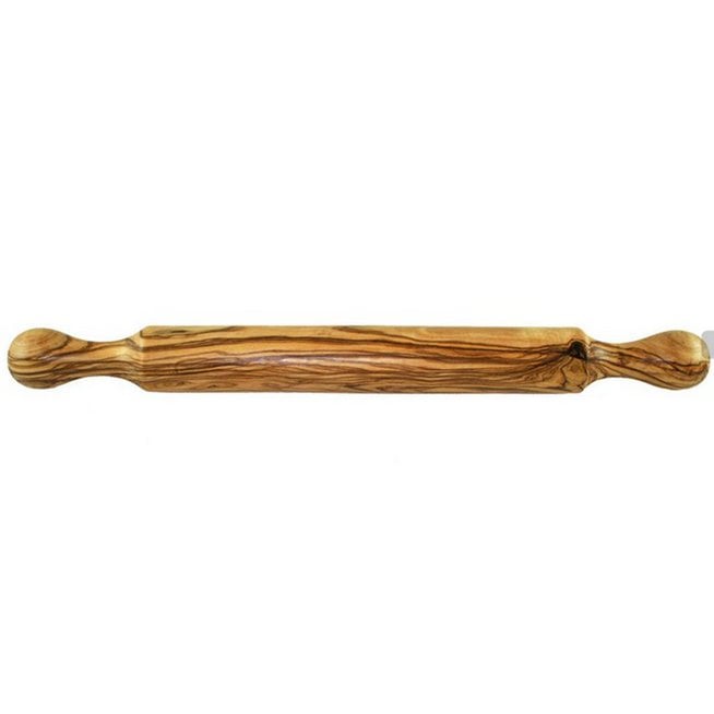 Rouleau à pâtisserie en bois d'olivier sur un plan de travail en bois
