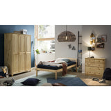 Armoire dans une chambre d'enfant, style classique