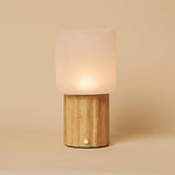 Lampe à poser rechargeable en bois marron clair