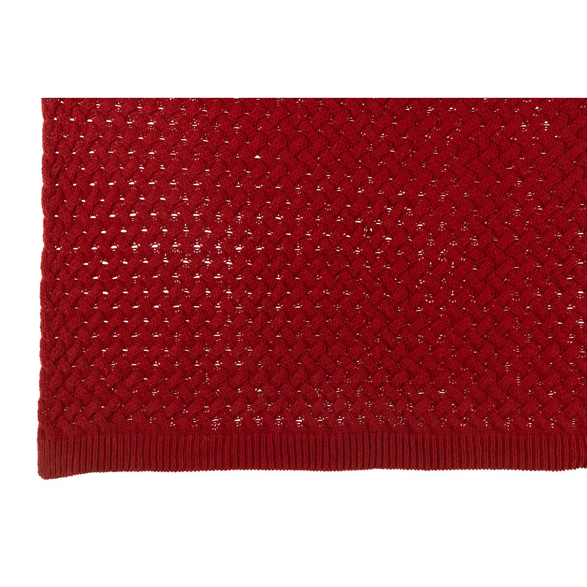 Plaid tricoté rouge J-Line sur un canapé moderne