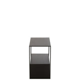 Détail du métal noir de la table d'appoint J-Line