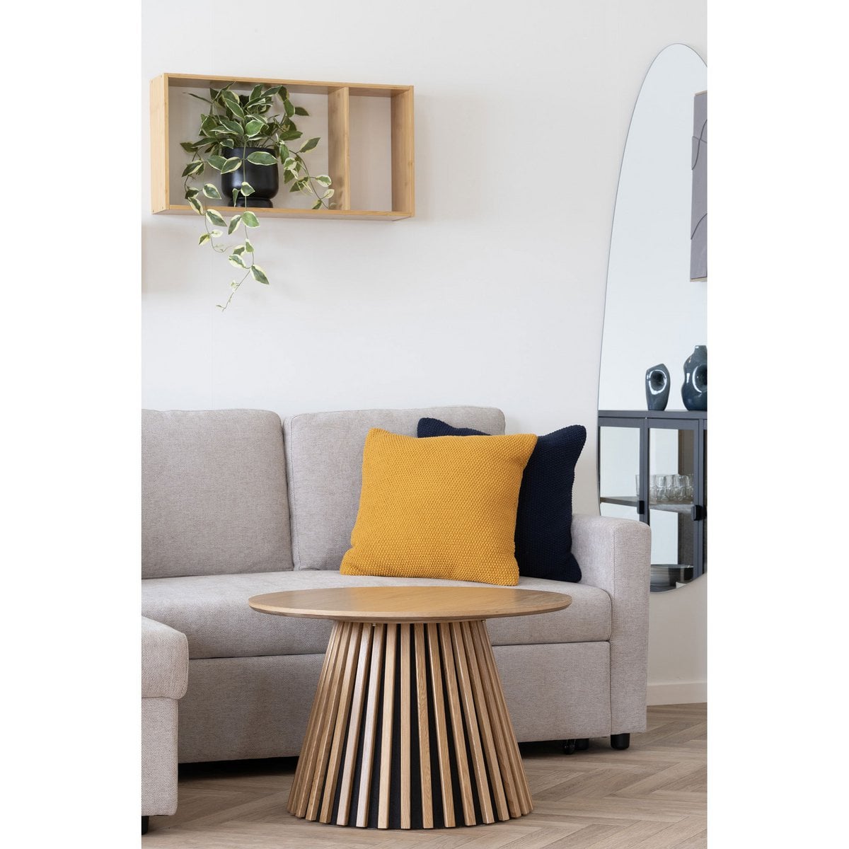 Étagère Ember installée dans un salon moderne