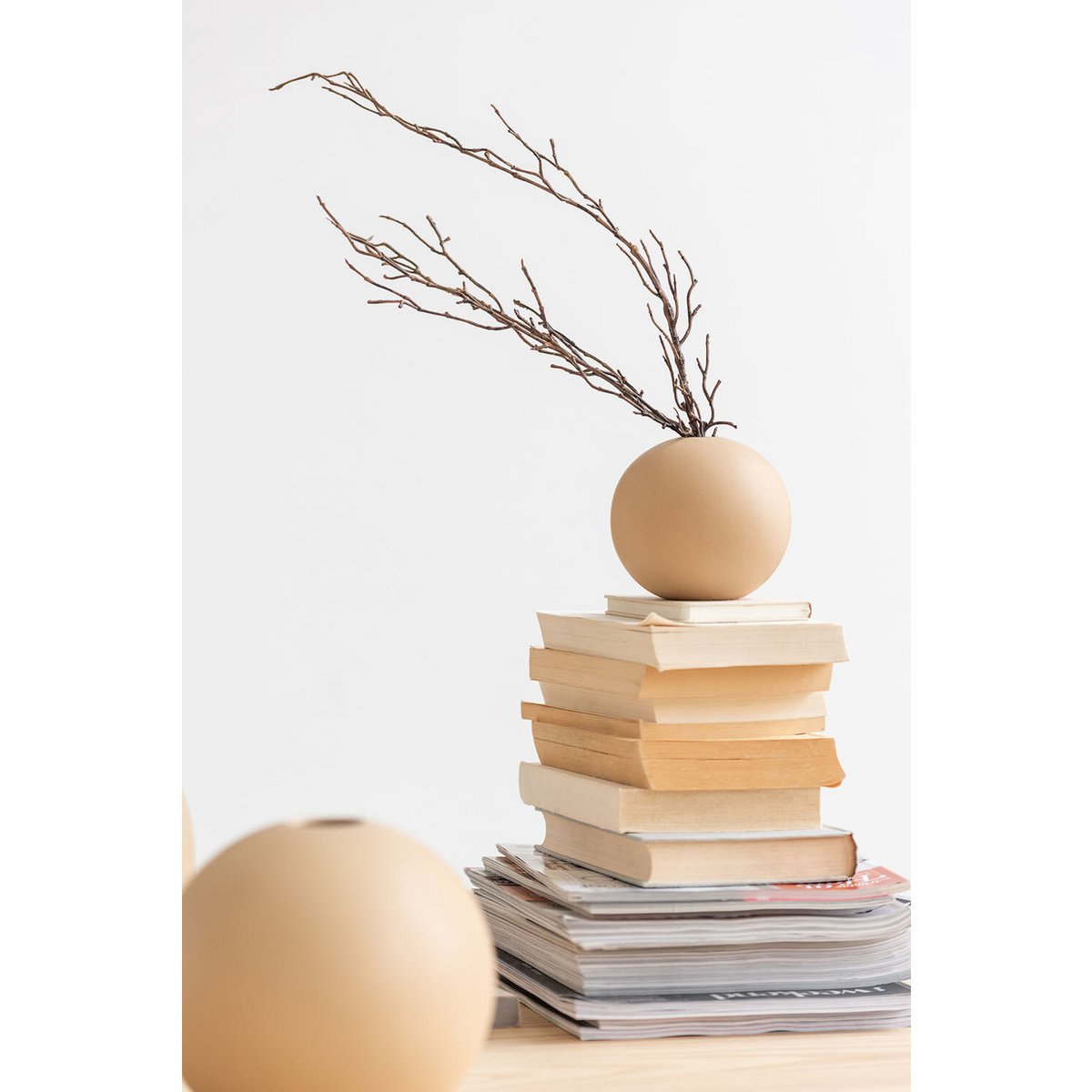 Vase bol J-Line en céramique beige, avec des fleurs
