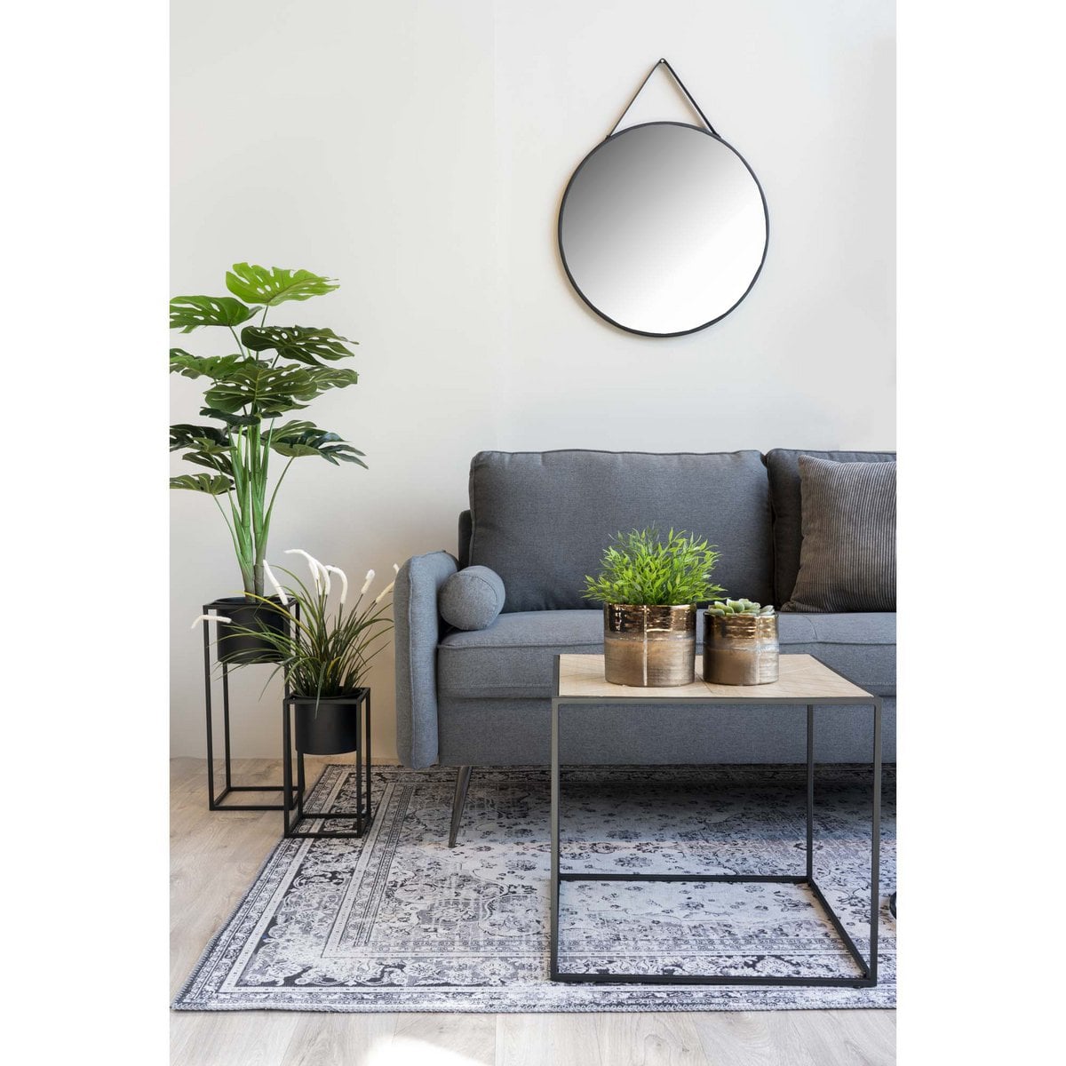 Élégance du miroir Trapani avec son design moderne