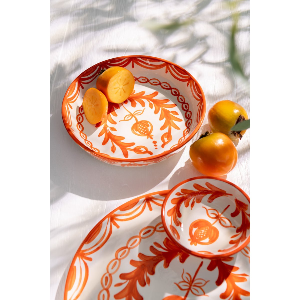 Bol J-Line Grenada sur une table dressée avec des plats