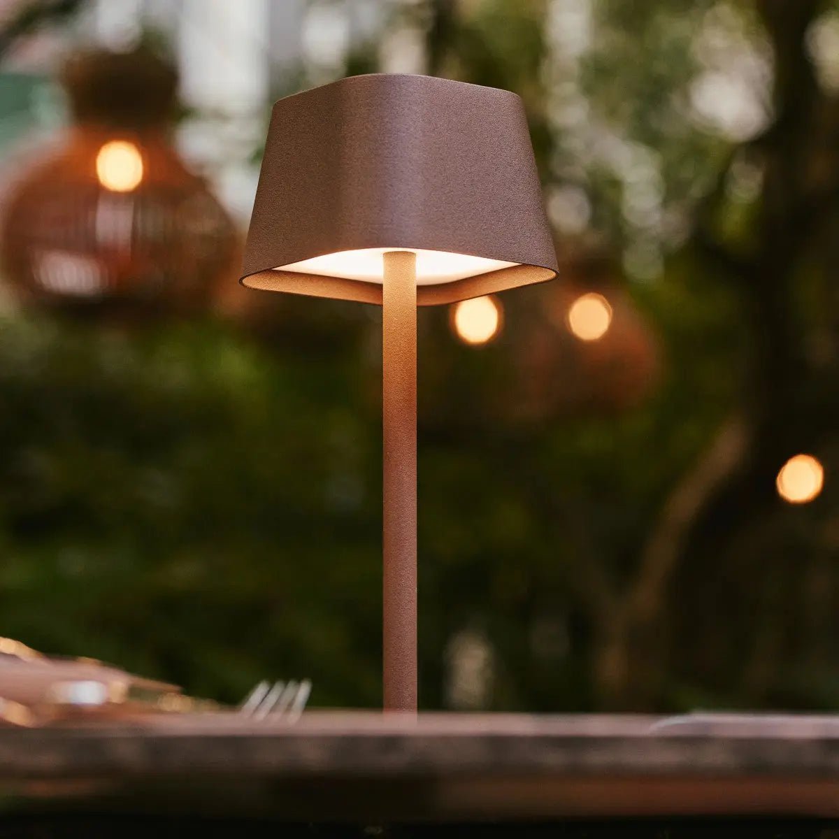 Lampe de table rechargeable marron moka Ava