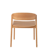 Chaise Laga sur fond blanc, mise en valeur