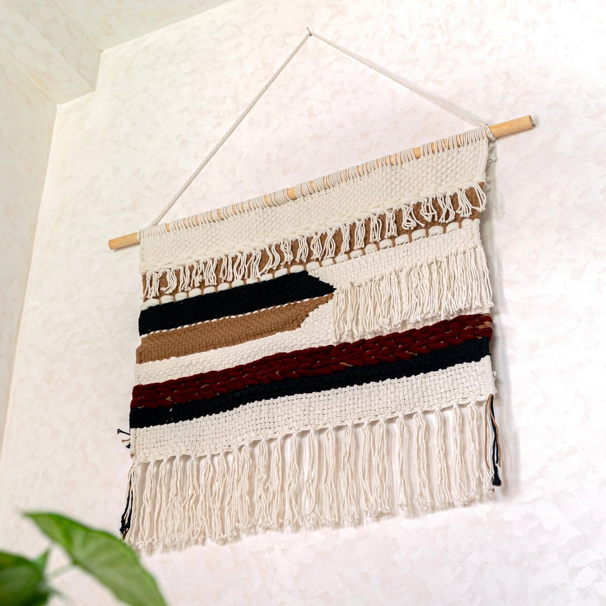Macramé suspendu Udara - décoration murale boho chic en coton naturel