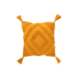 Coussin J-Line ocre, mise en scène dans une chambre élégante