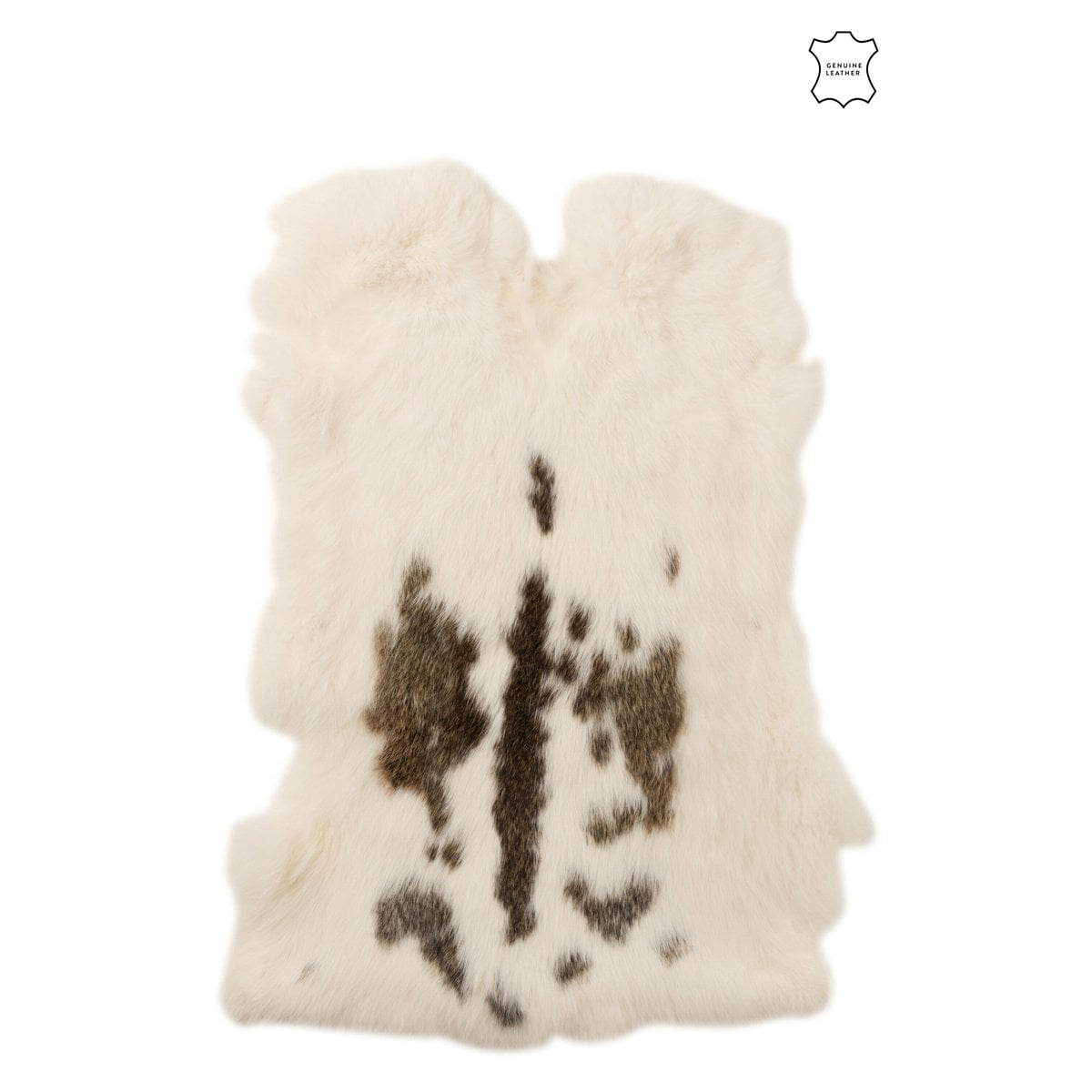 Peau de lapin J-Line disposée dans un salon bohème chic