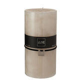 Bougie cylindrique J-Line XXL beige, élégante et moderne, posée sur une table