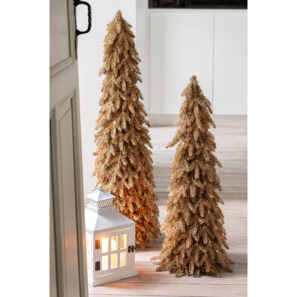 Sapin de Noël J-Line en or, élégant et décoratif pour les fêtes