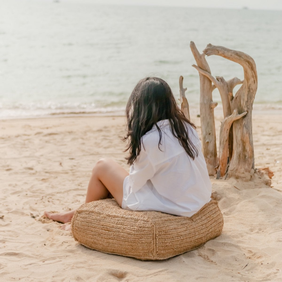 Pouf PADAR en raphia naturel, design élégant et minimaliste