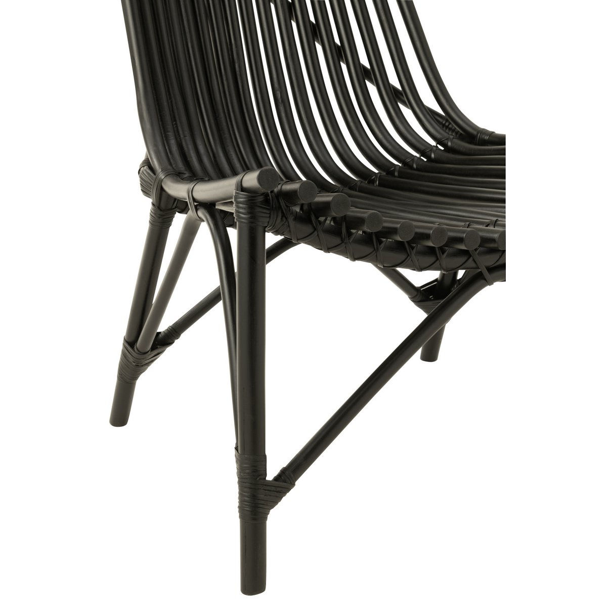 Chaise J-Line en rotin noir sur fond blanc