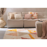 Détail du coussin J-Line camel - texture et couleur