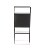 Étagère J-Line en métal noir, décorée avec des objets de décoration