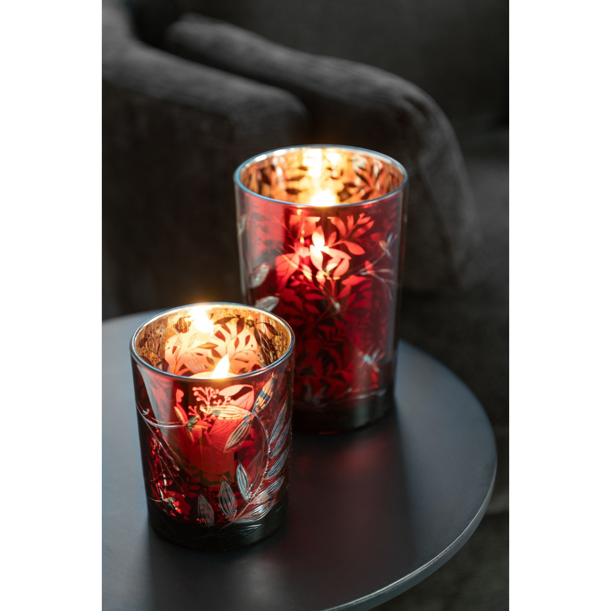 Lanterne J-Line sur une table, ambiance décorative